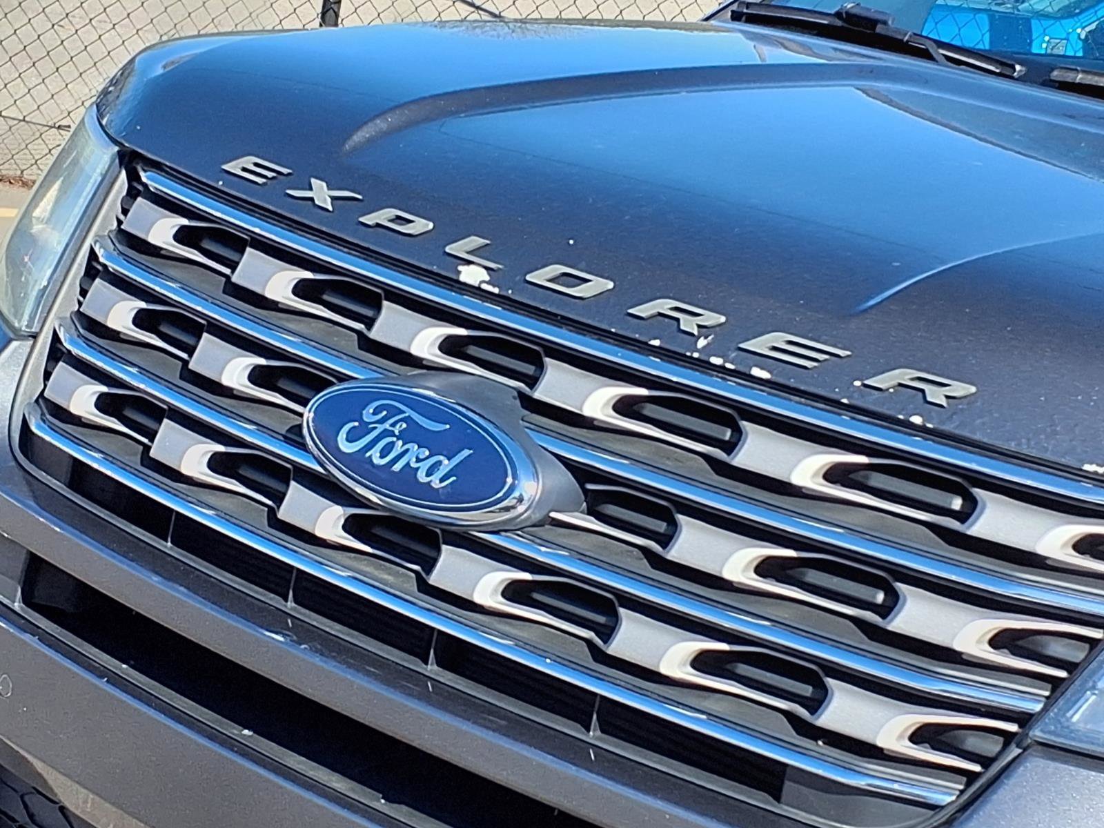 Used 2017 Ford Explorer XLT w/ Equipment Group 202A AWD/4WD image 34