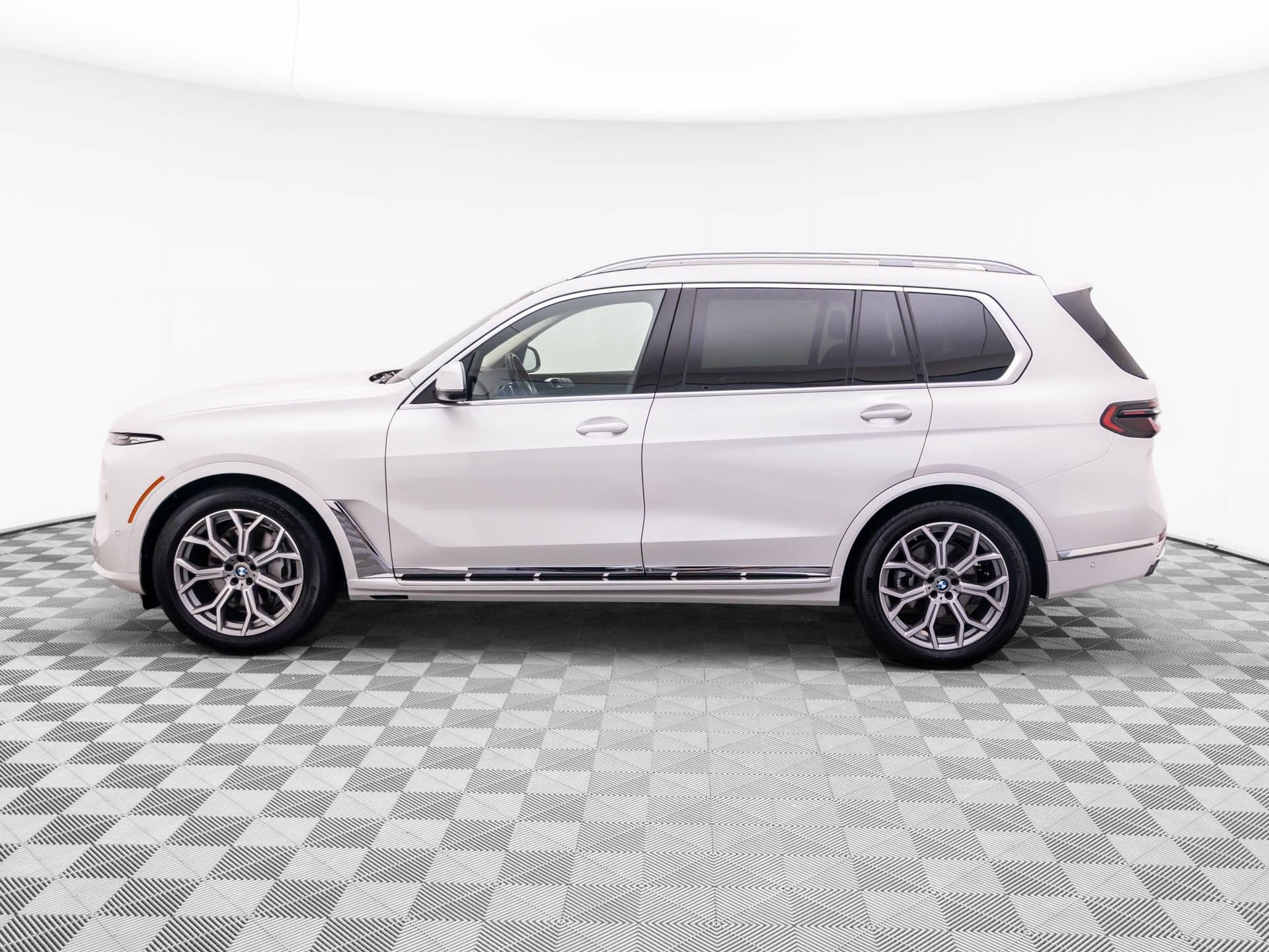 Certified 2026 BMW X7 xDrive40i AWD/4WD image 2