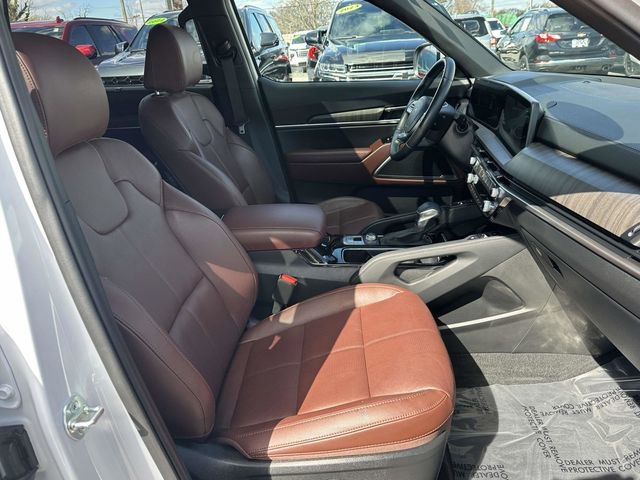 Used 2024 Kia Telluride EX w/ EX Captain's Chair Package image 21