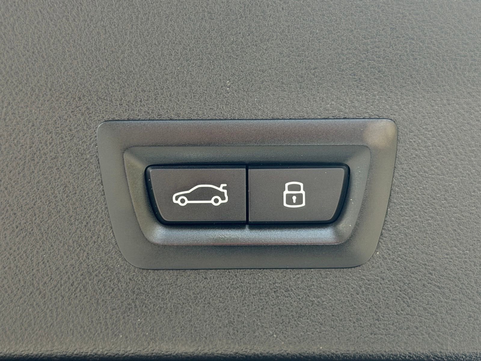 Used 2023 BMW X4 xDrive30i w/ M Sport Package image 17