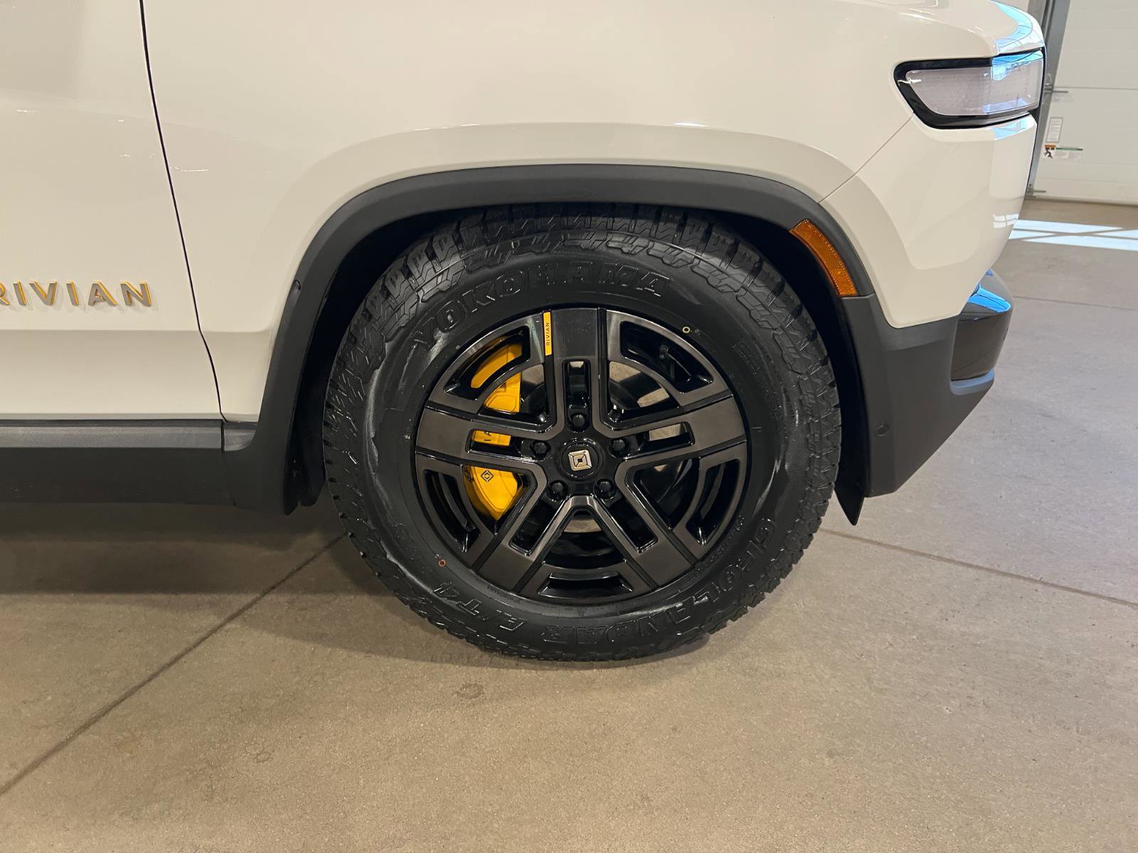 Used 2024 Rivian R1S Adventure AWD/4WD image 43