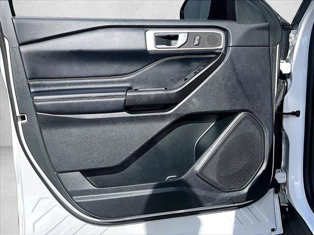 Used 2020 Ford Explorer XLT w/ Equipment Group 202A RWD image 18