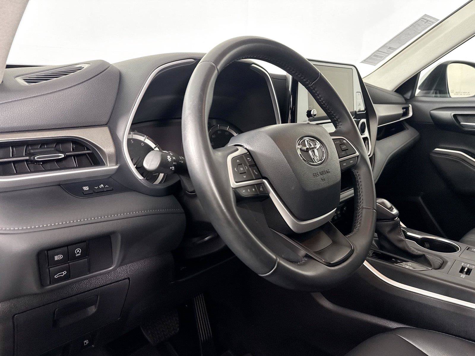 Certified 2025 Toyota Highlander XLE AWD/4WD image 4