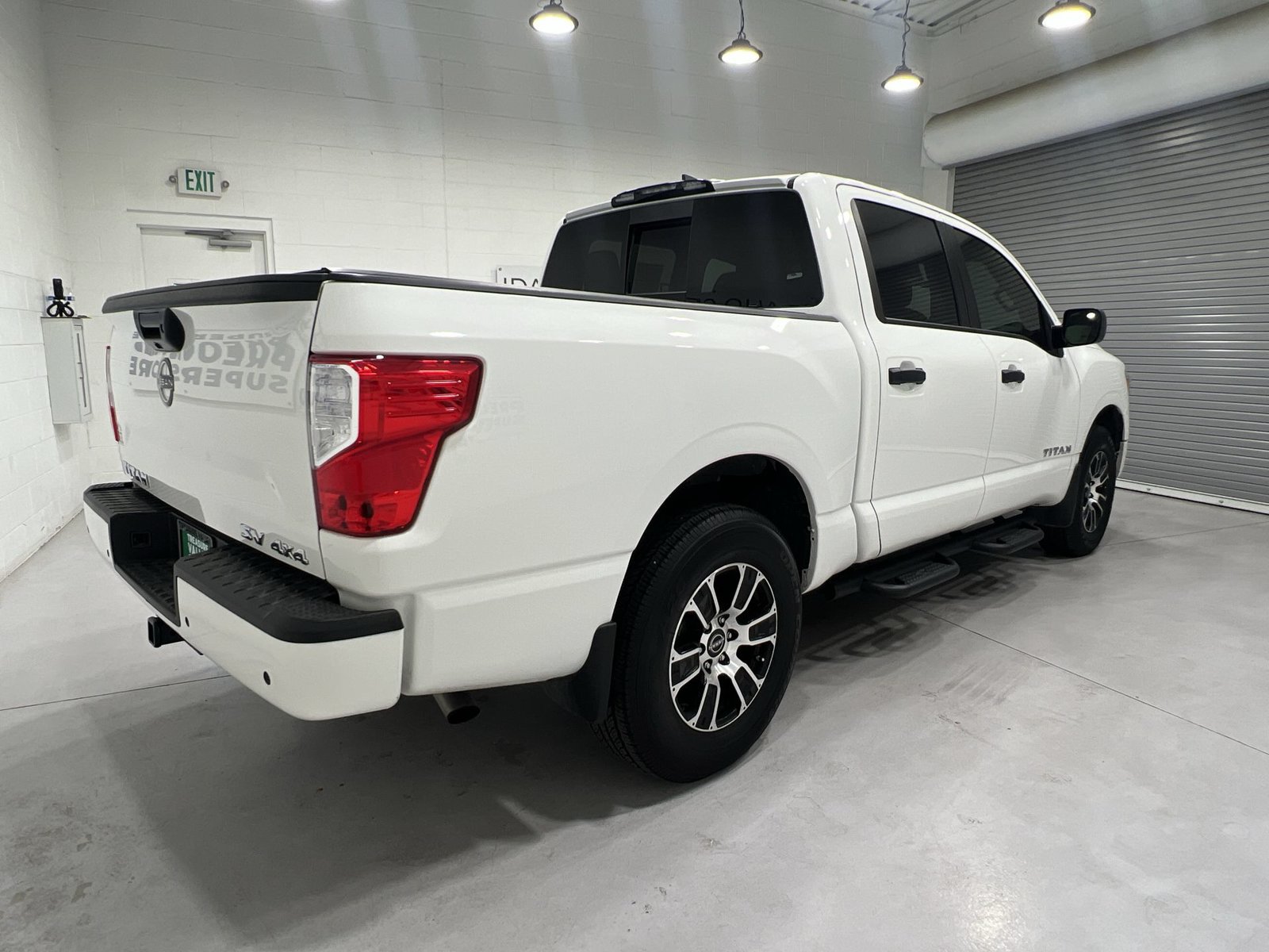 Used 2024 Nissan Titan SV AWD/4WD image 8