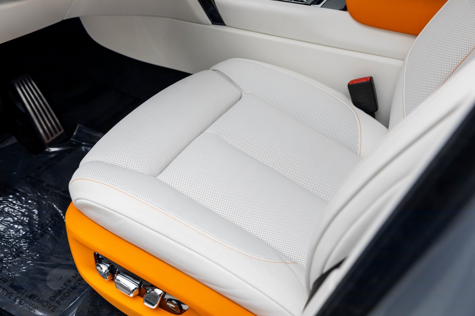 New 2026 Rolls-Royce Cullinan Black Badge image 14