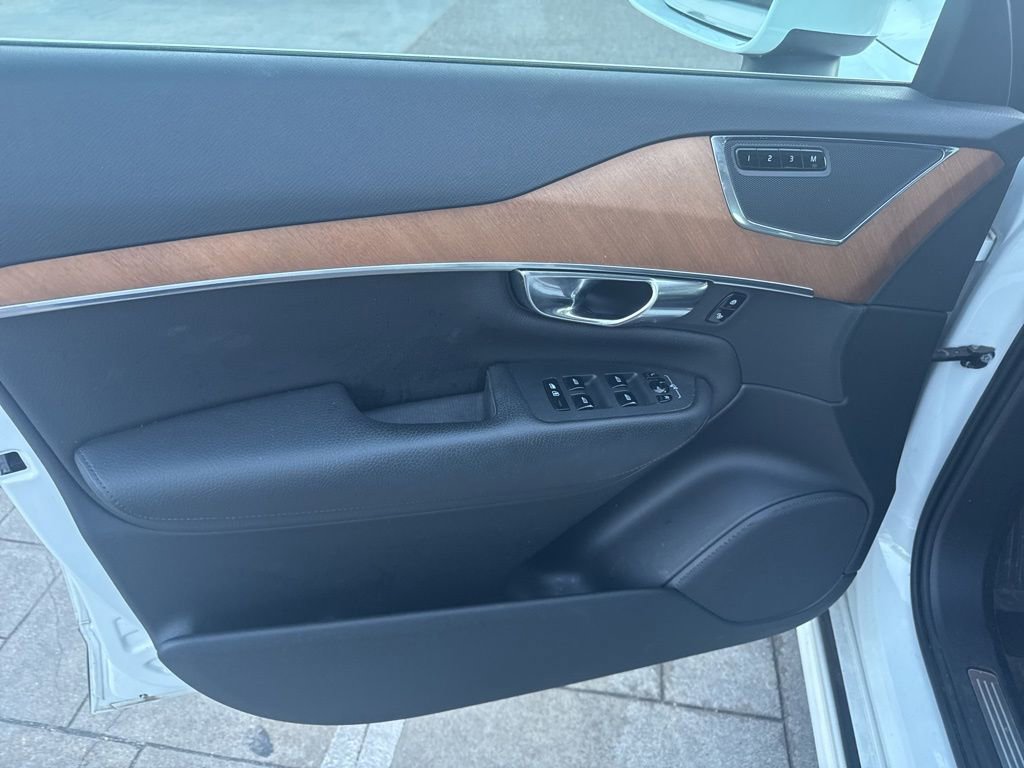 Used 2021 Volvo XC90 T6 Momentum image 8