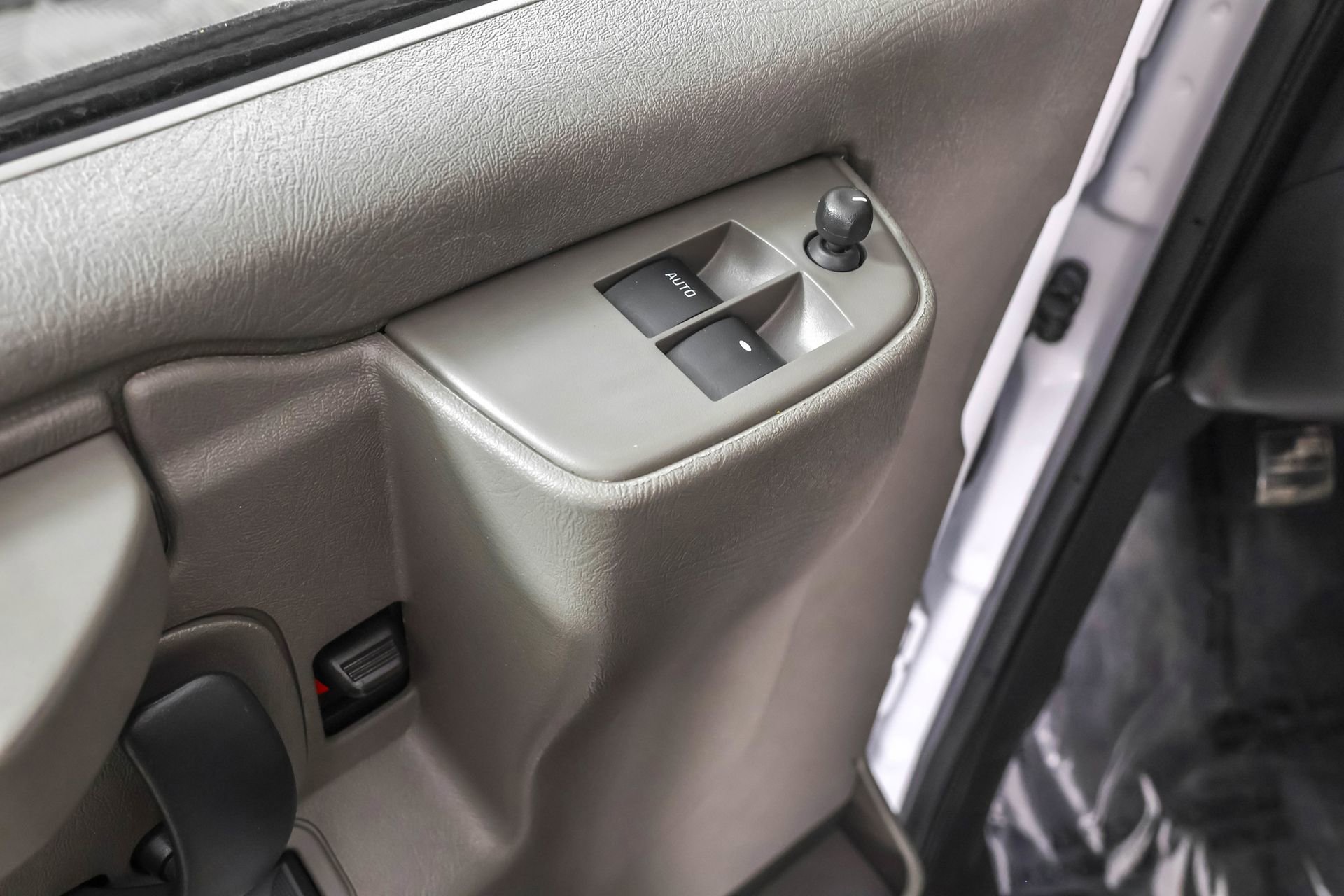 Used 2025 Chevrolet Express 3500 LT w/ LT Preferred Equipment Group image 32