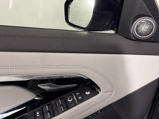 Used 2022 Land Rover Range Rover Evoque R-Dynamic SE image 10