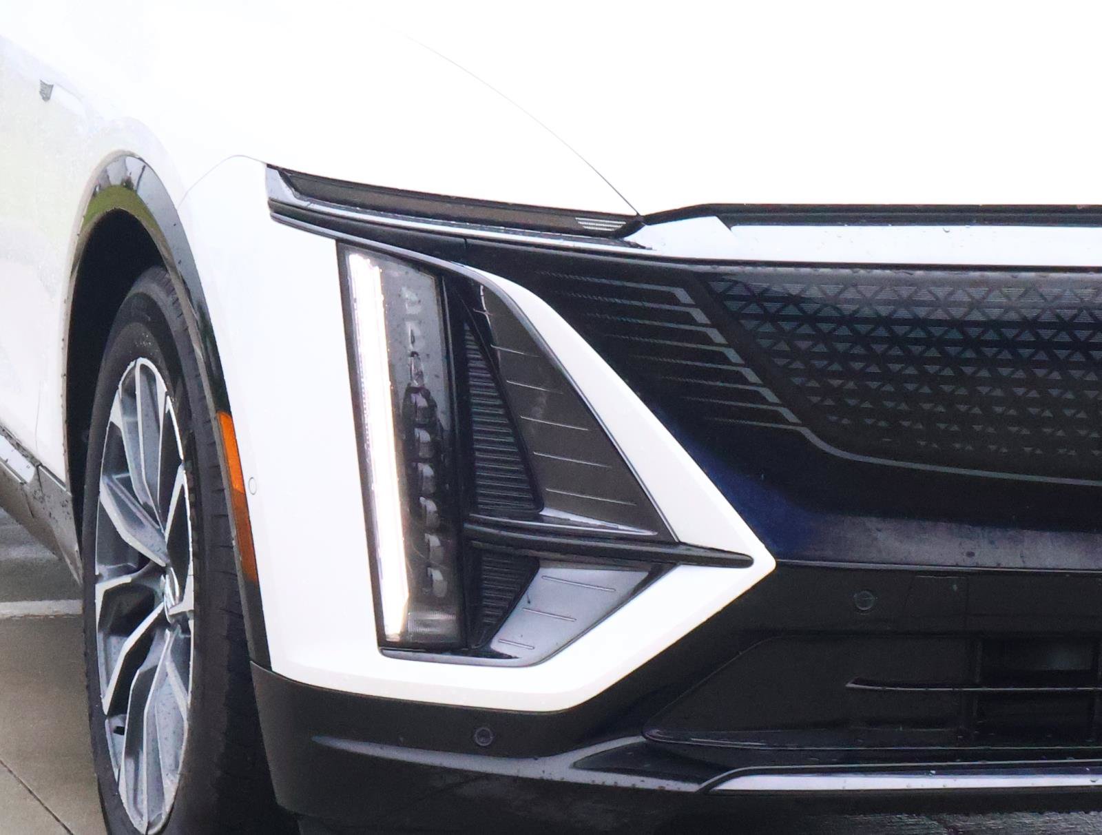 Certified 2024 Cadillac Lyriq Sport w/ LPO, Floor Liner Package AWD/4WD image 9