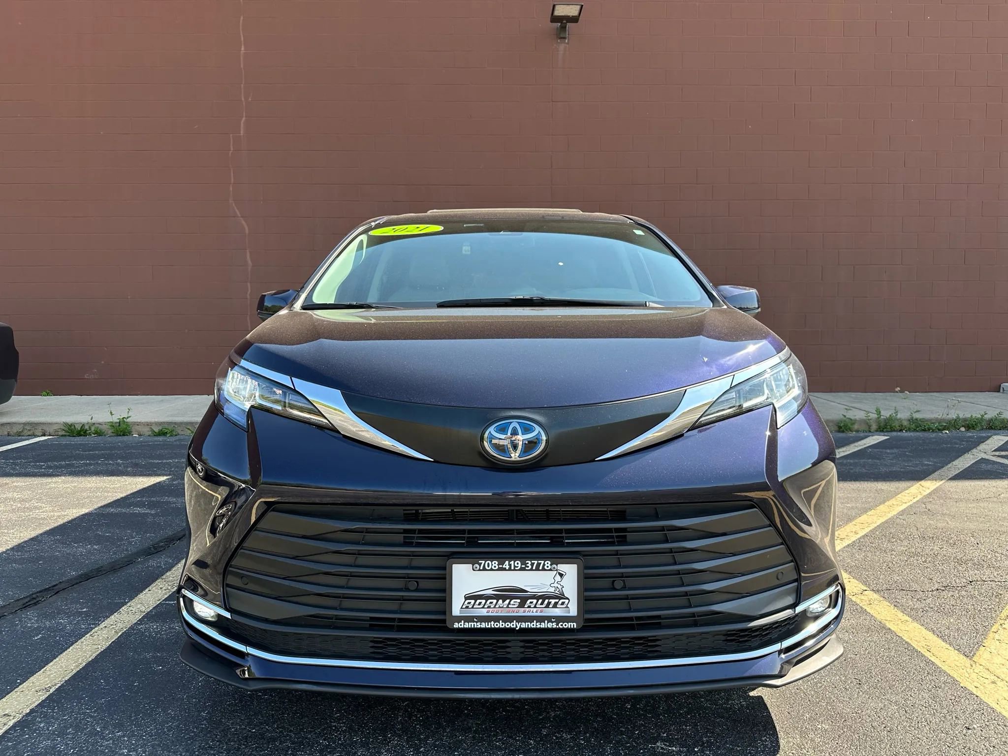 Used 2021 Toyota Sienna XLE image 3