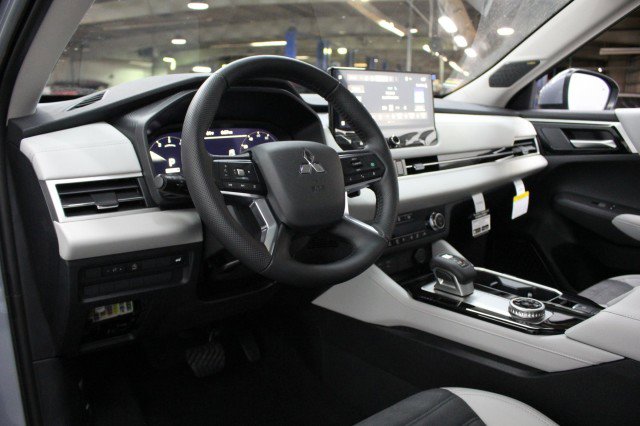 New 2026 Mitsubishi Outlander SE image 5