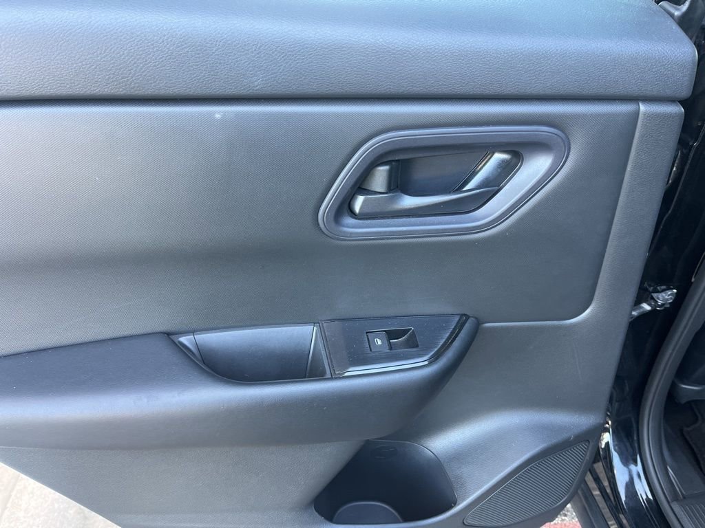 Used 2024 Nissan Rogue S image 29