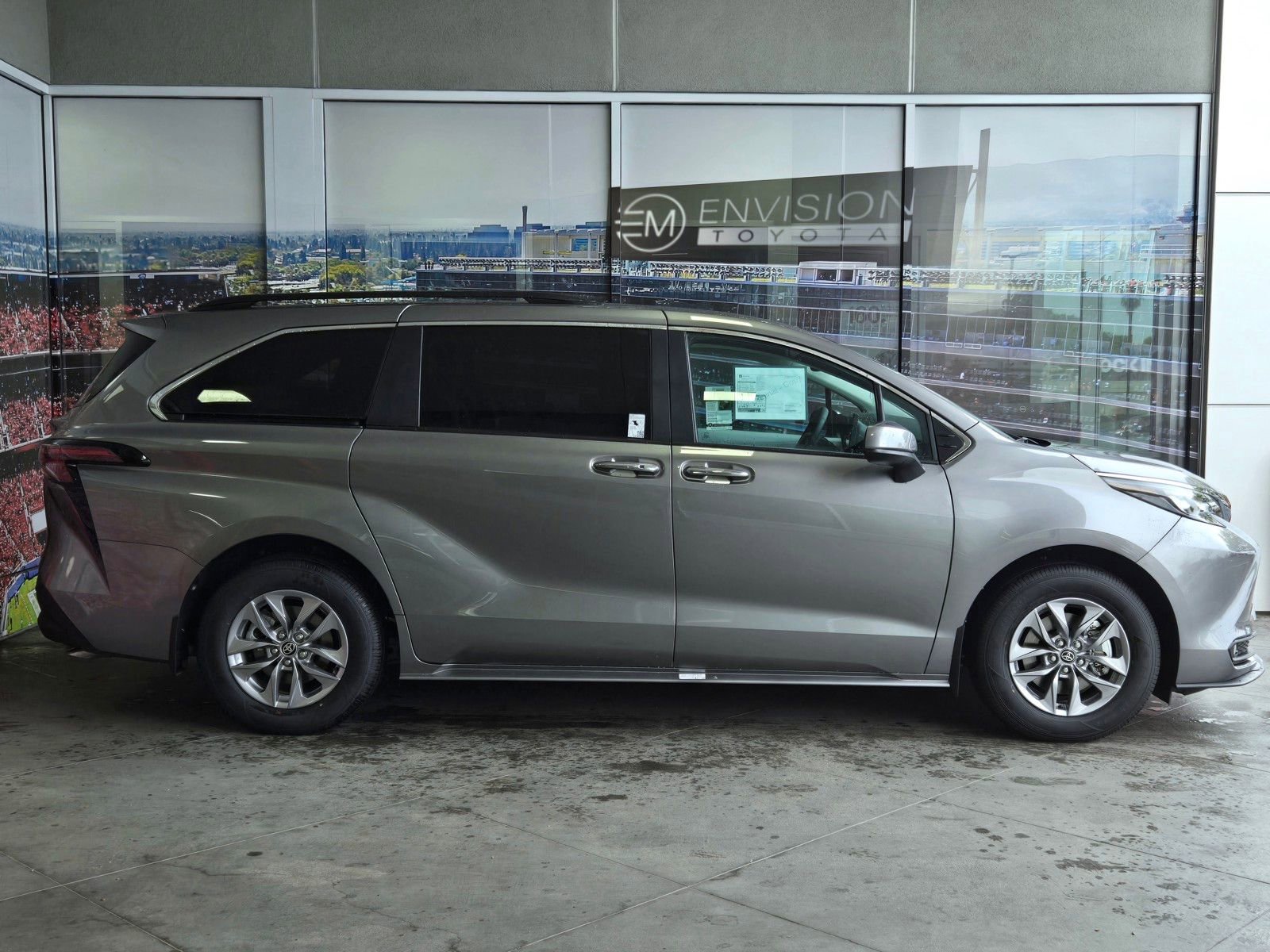 Certified 2026 Toyota Sienna XLE FWD image 4
