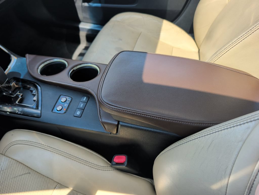 Used 2015 Toyota Avalon Limited w/ Technology Package FWD image 18