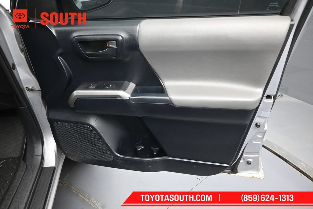 Used 2016 Toyota Tacoma SR5 AWD/4WD image 29