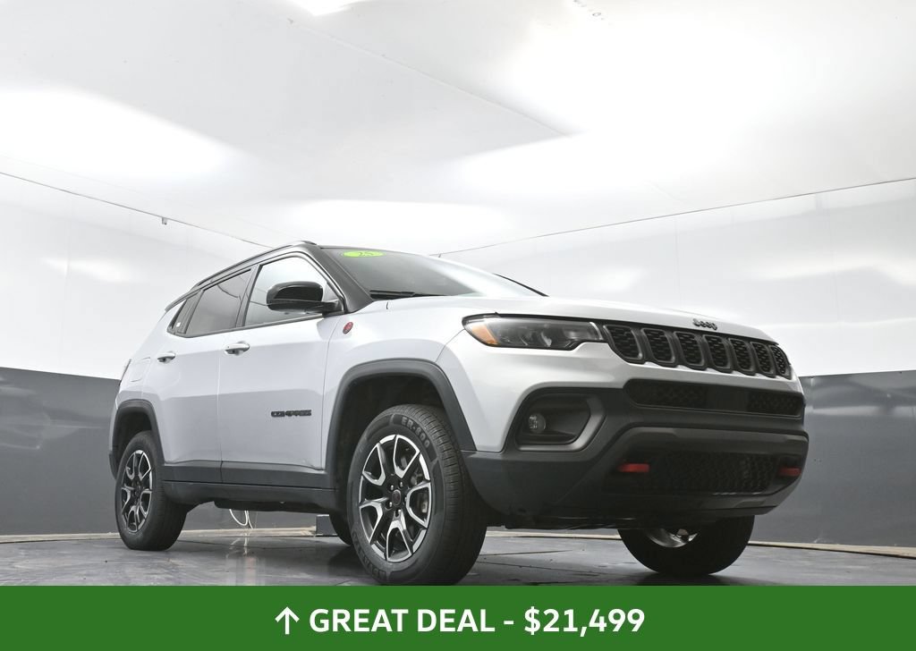 Used 2025 Jeep Compass Trailhawk AWD/4WD image 54