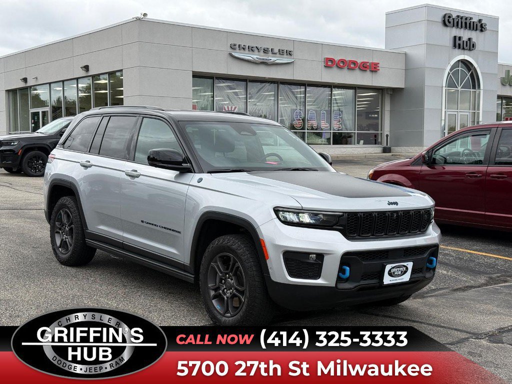 Used 2024 Jeep Grand Cherokee Trailhawk w/ Advanced Protech Group II AWD/4WD image 1