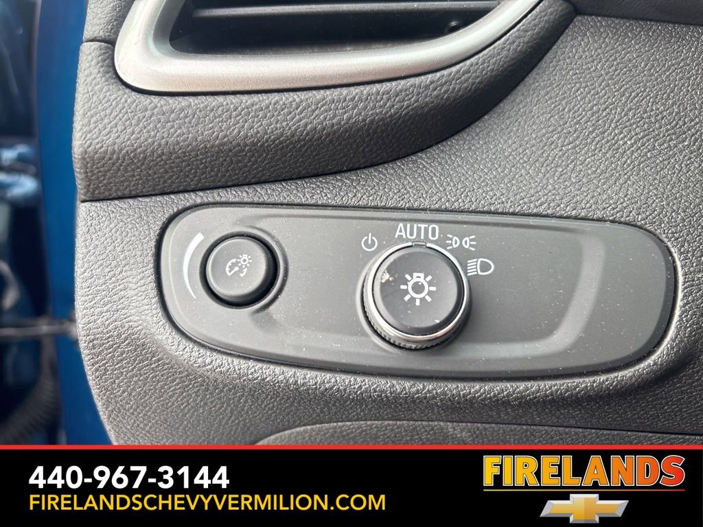 Used 2020 Chevrolet Trax LT w/ Sun & Sound Package image 12