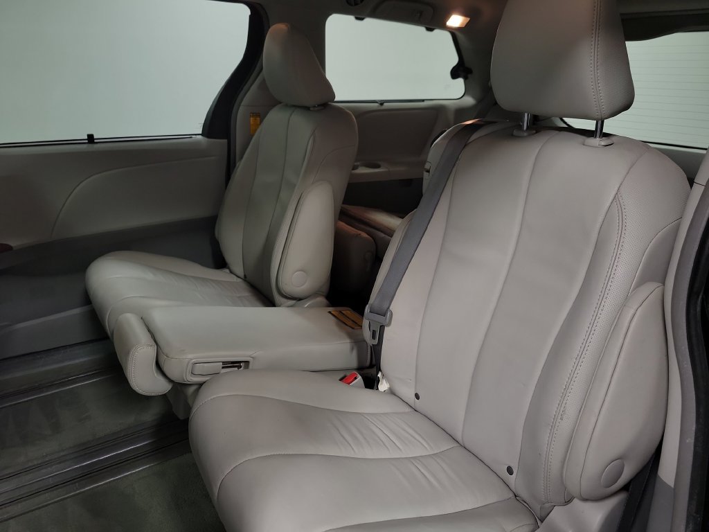 Used 2013 Toyota Sienna XLE FWD image 27