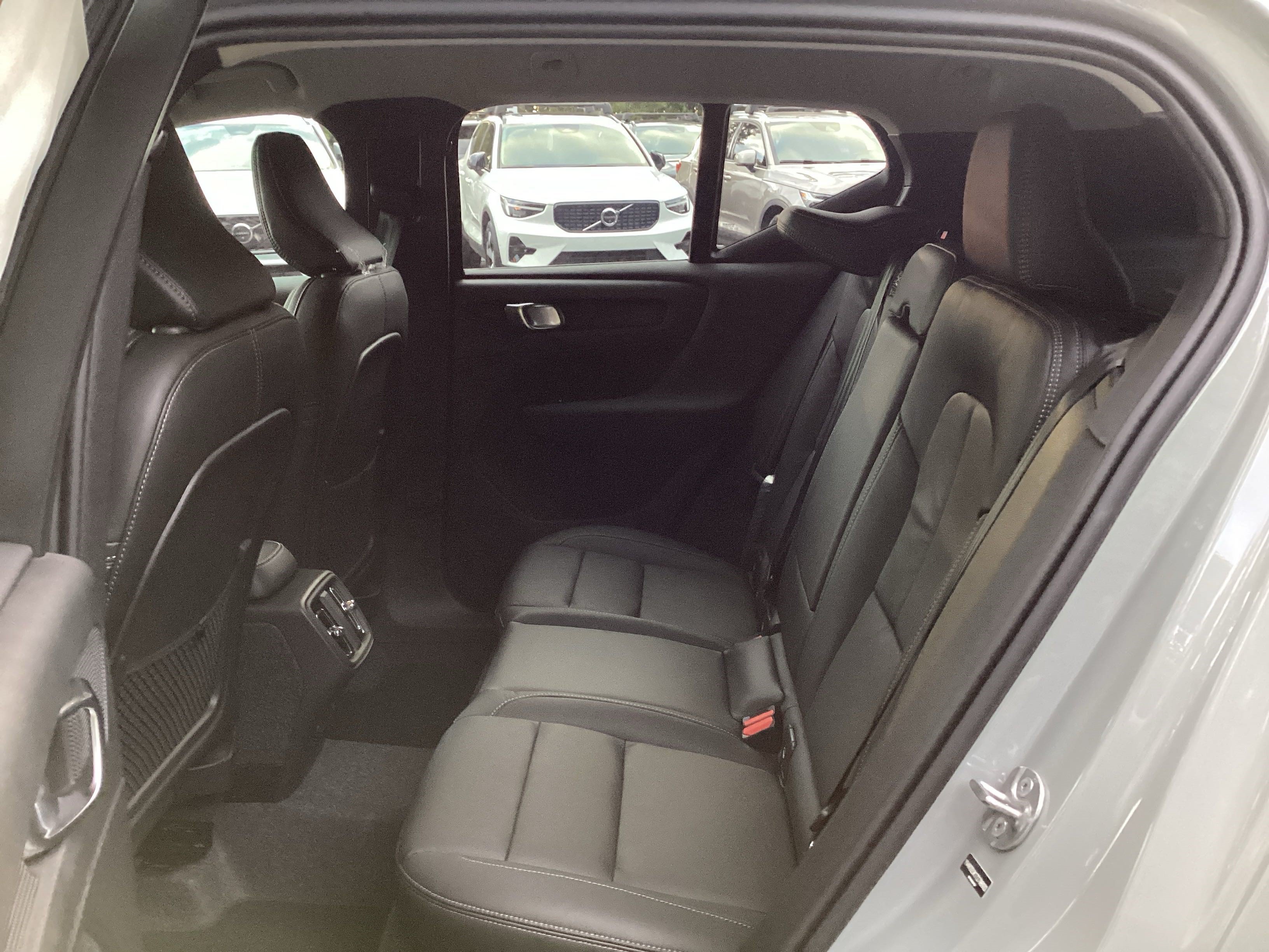 New 2026 Volvo XC40 B4 Core FWD image 33