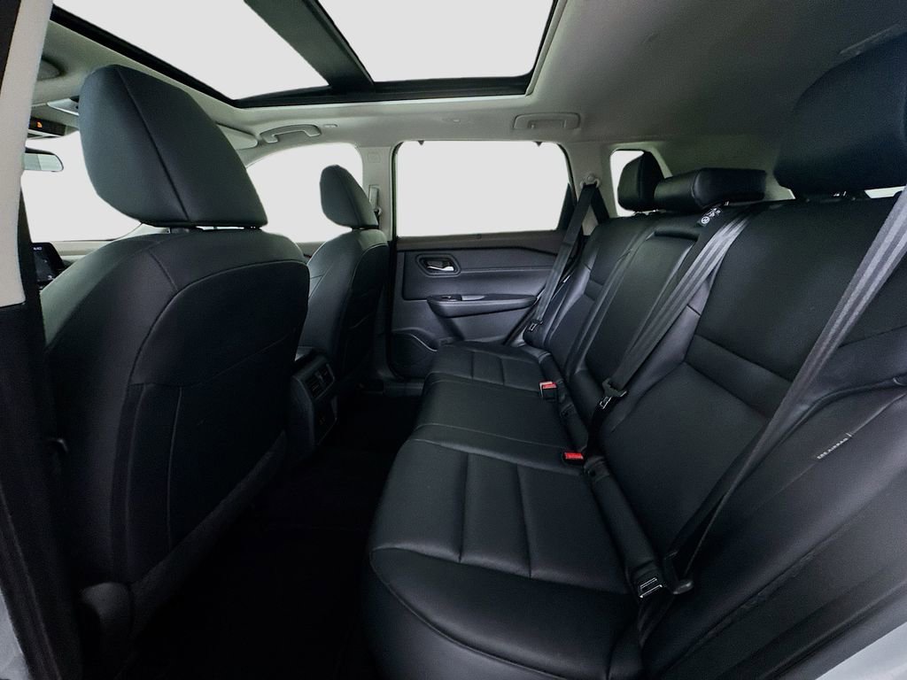 Used 2023 Nissan Rogue SV w/ SV Premium Package image 20