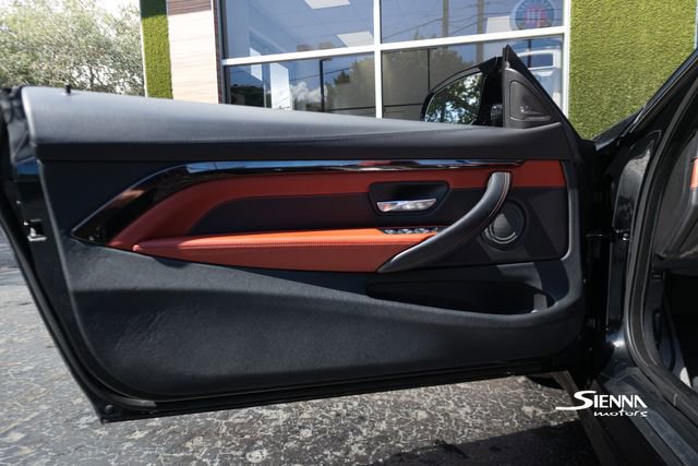 Used 2018 BMW M4 Convertible image 22