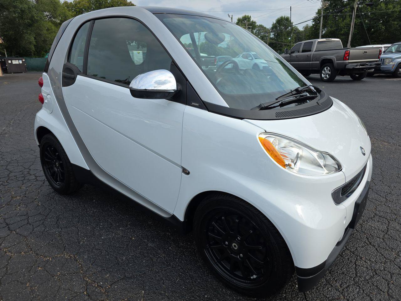 Used 2011 smart fortwo passion RWD image 17