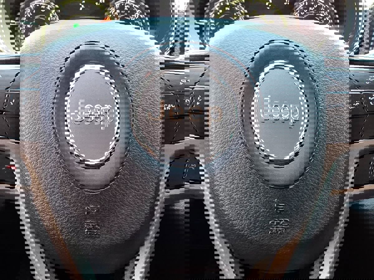 Used 2020 Jeep Cherokee Limited image 38