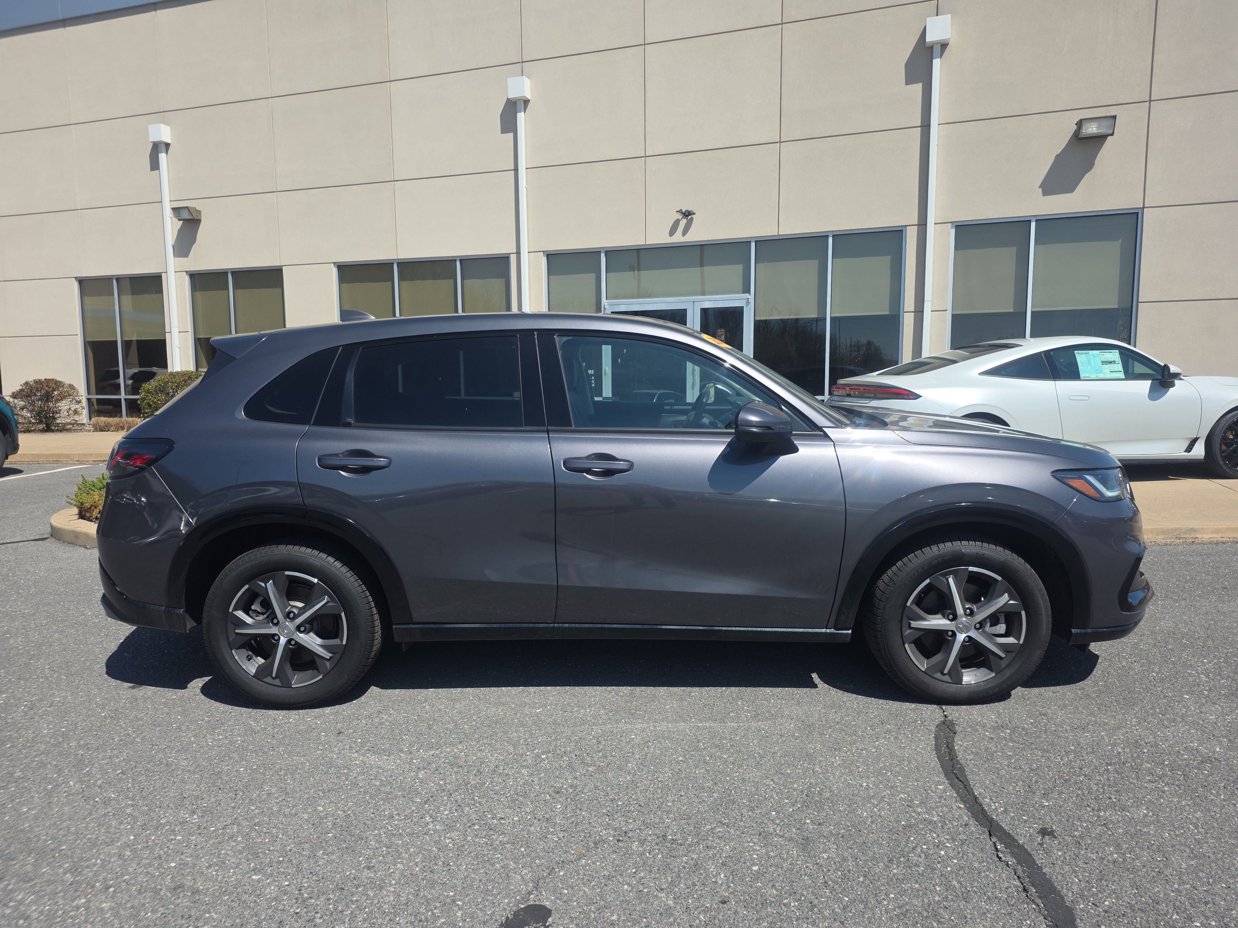 Used 2023 Honda HR-V EX-L image 4