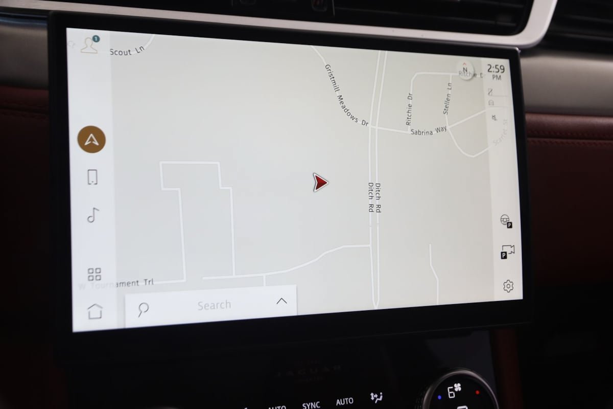Used 2024 Jaguar F-PACE R-Dynamic S AWD/4WD image 8