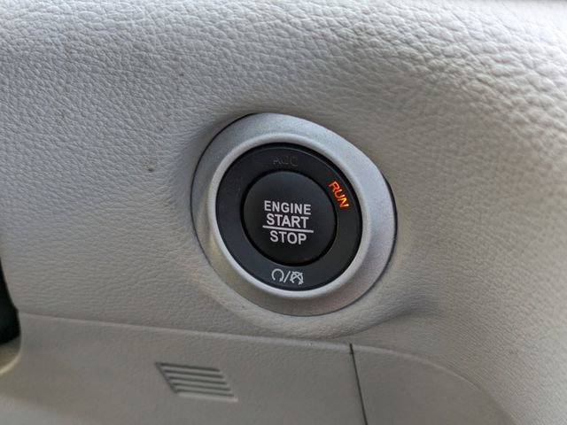 Used 2023 Chrysler Pacifica Touring-L FWD image 31