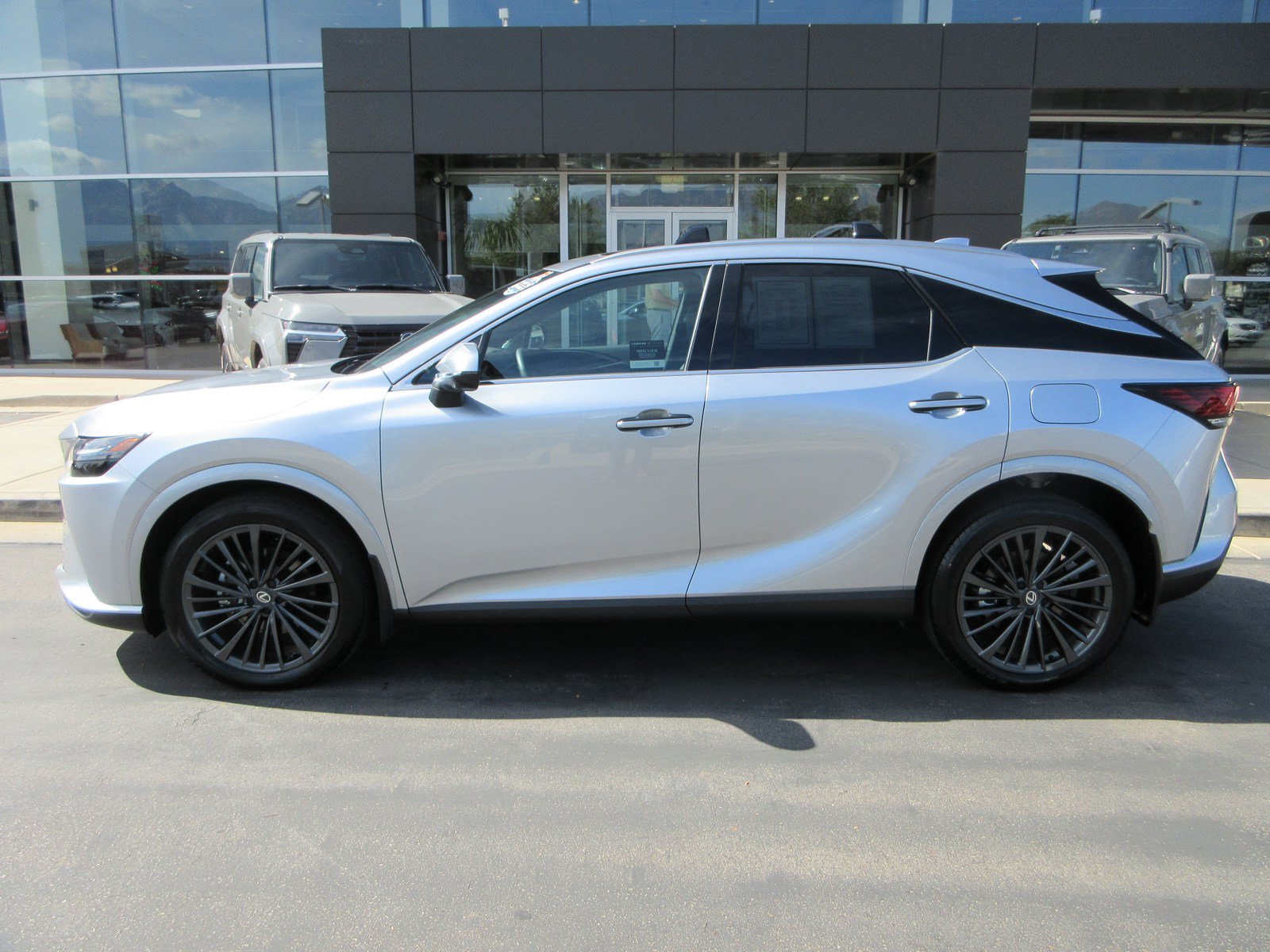 Used 2026 Lexus RX 350h w/ Convenience Package AWD/4WD image 3
