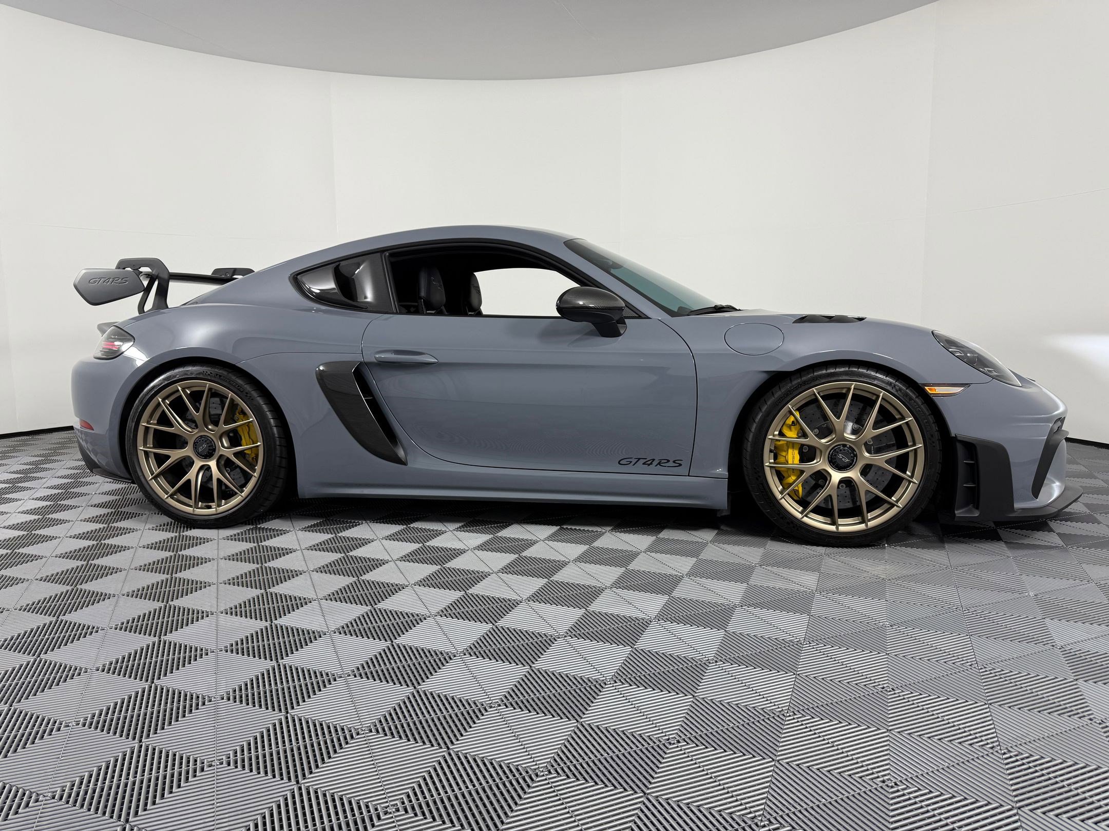 Used 2023 Porsche 718 Cayman GT4 RS image 21