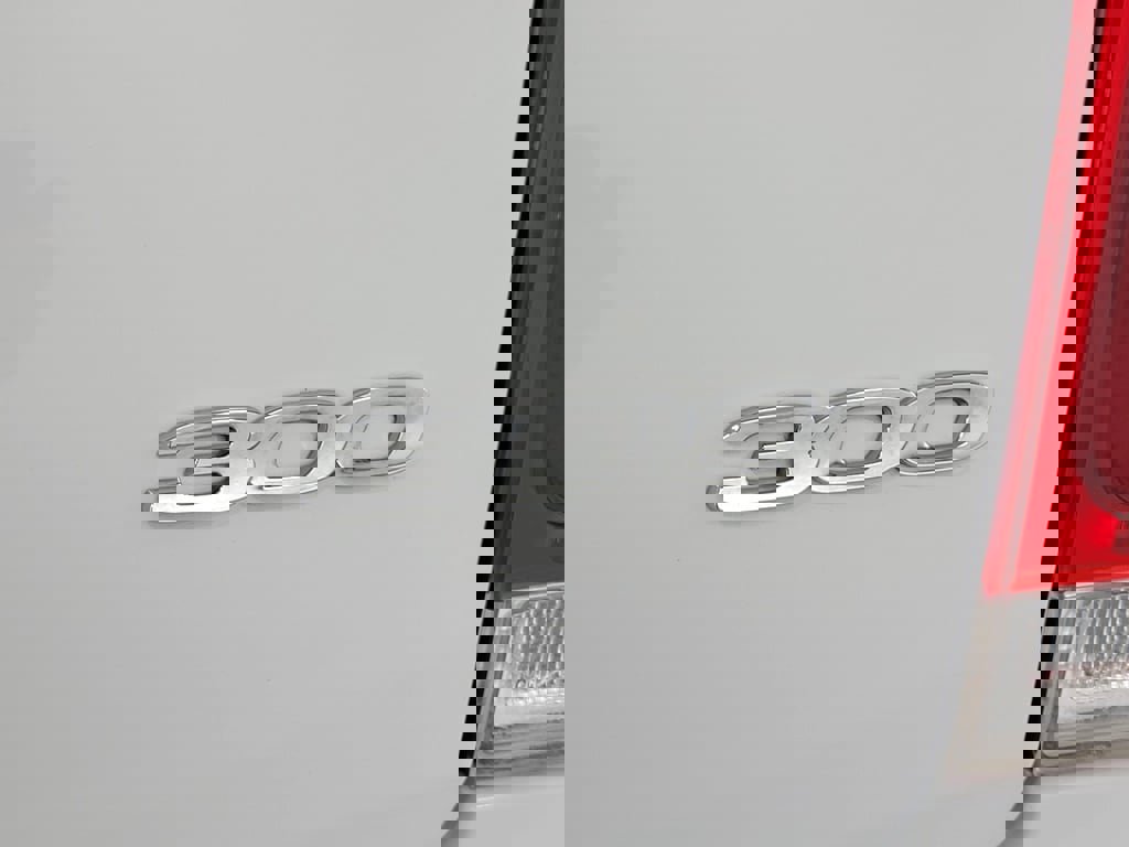 Used 2019 Chrysler 300 Touring L w/ Quick Order Package 22F image 11