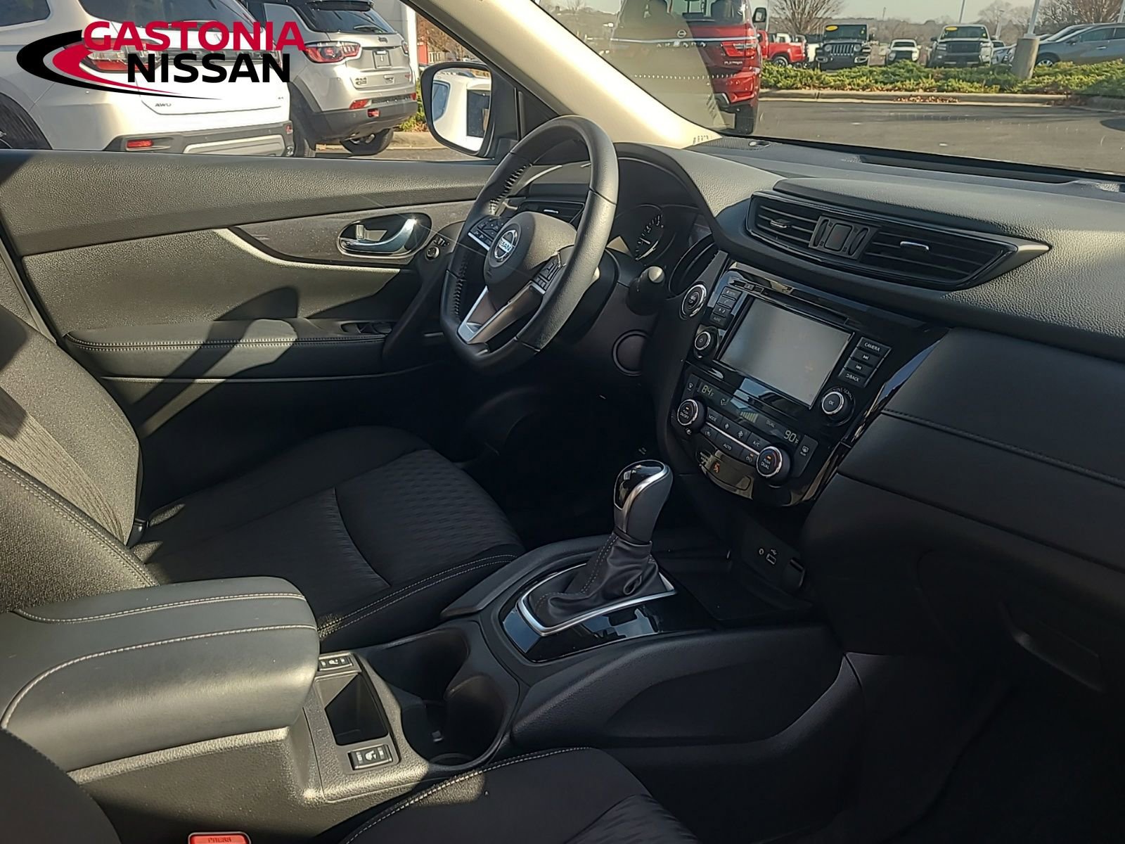Used 2020 Nissan Rogue SV image 23