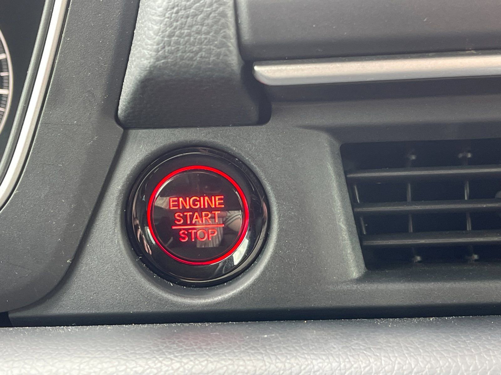 Used 2025 Honda Pilot Touring image 27