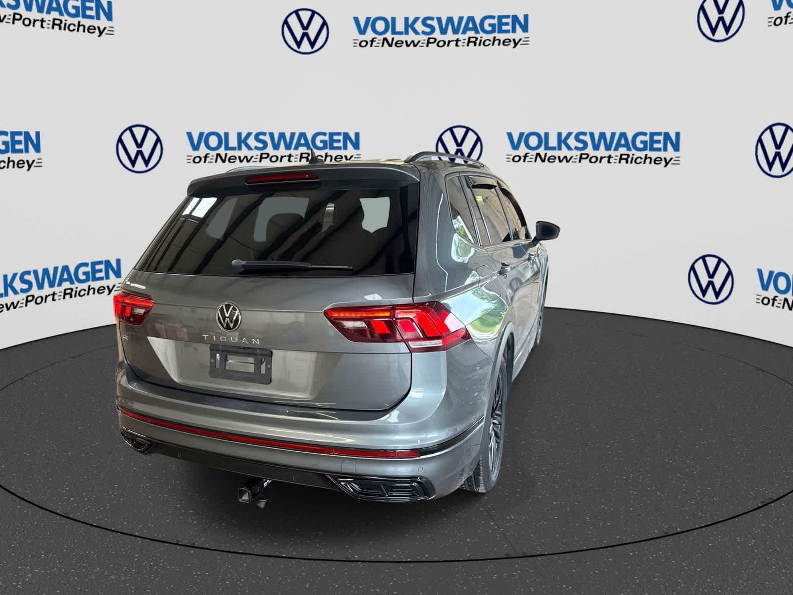 Used 2022 Volkswagen Tiguan SE R-Line FWD image 14
