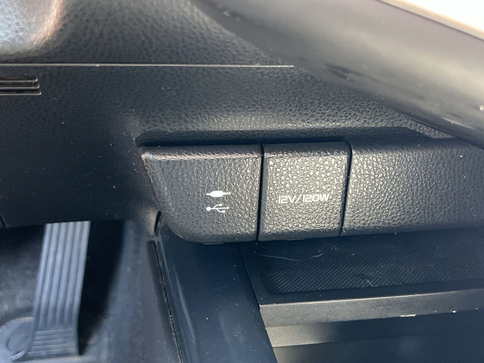 Used 2018 Toyota Camry SE FWD image 25