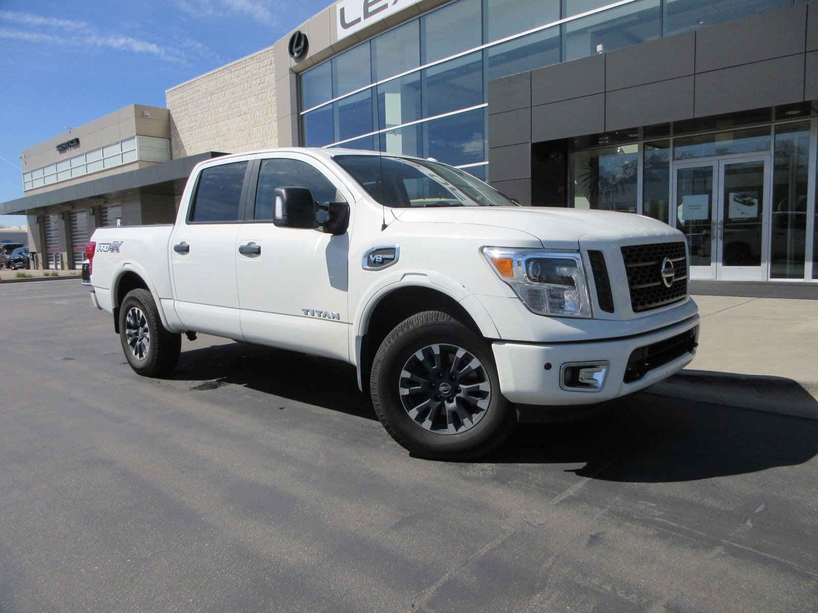 Used 2017 Nissan Titan PRO-4X image 16