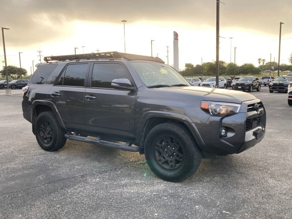 Used 2022 Toyota 4Runner SR5 Premium w/ Moonroof Package RWD image 2