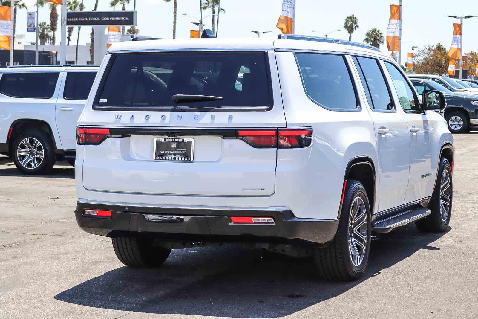 Used 2024 Jeep Wagoneer L Series II RWD image 4