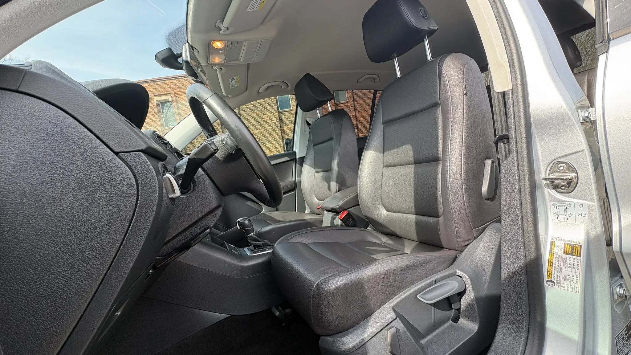 Used 2017 Volkswagen Tiguan S AWD/4WD image 2