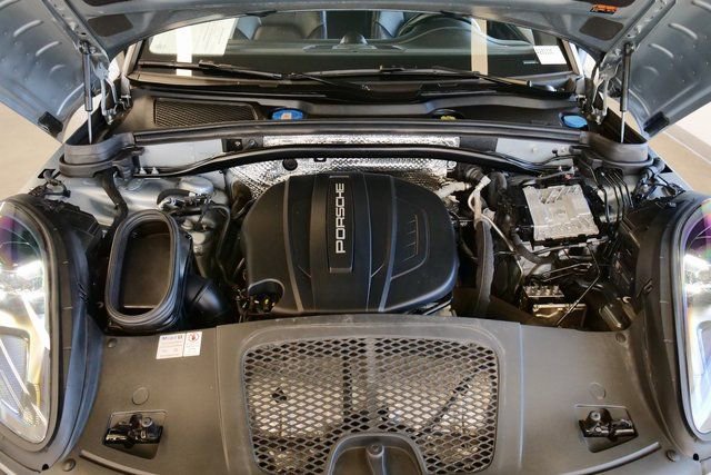 Used 2021 Porsche Macan image 9