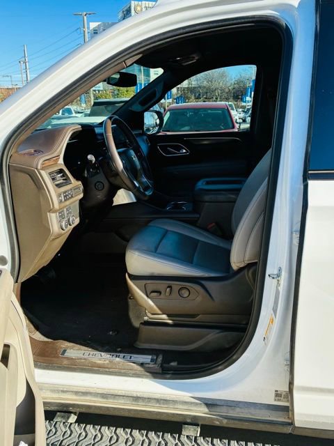 Used 2022 Chevrolet Suburban Z71 w/ Luxury Package image 8