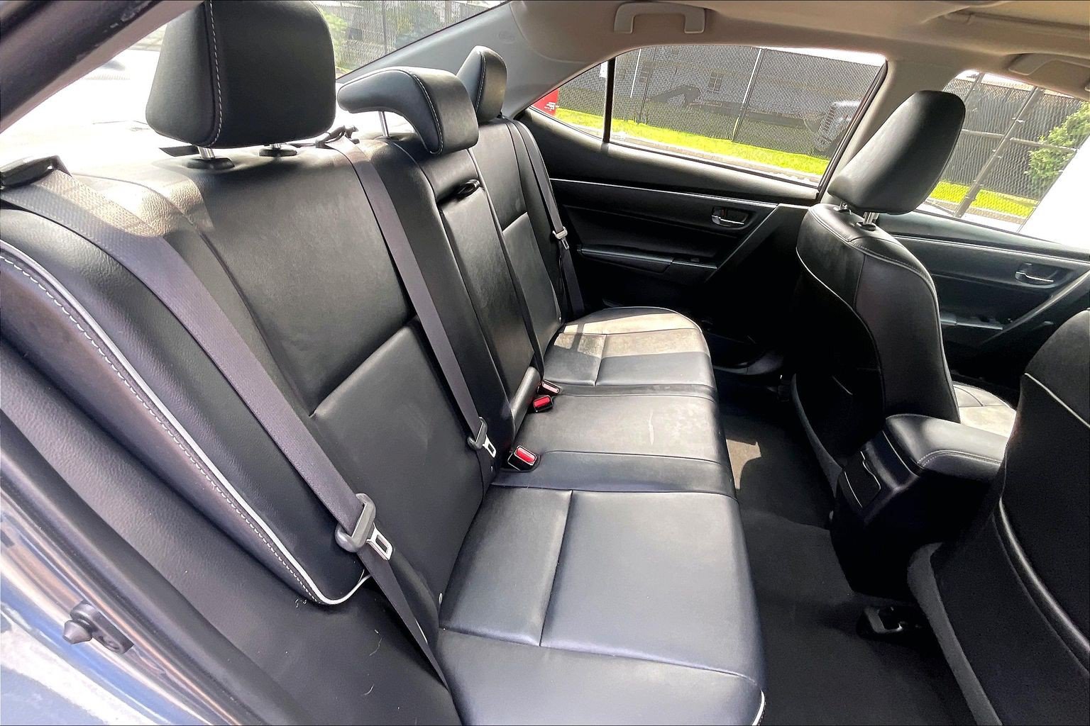 Used 2017 Toyota Corolla XLE FWD image 32