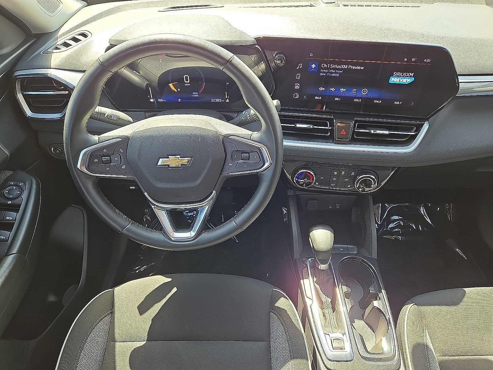 Used 2025 Chevrolet TrailBlazer LT w/ LT Cold Weather Package FWD image 17