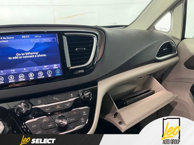 Used 2018 Chrysler Pacifica Touring-L Plus w/ Tire & Wheel Group FWD image 25