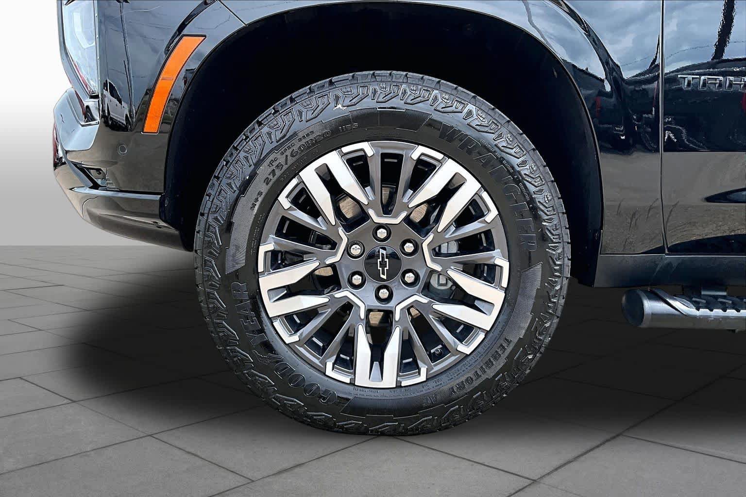 Used 2026 Chevrolet Tahoe Z71 w/ Comfort Package AWD/4WD image 11