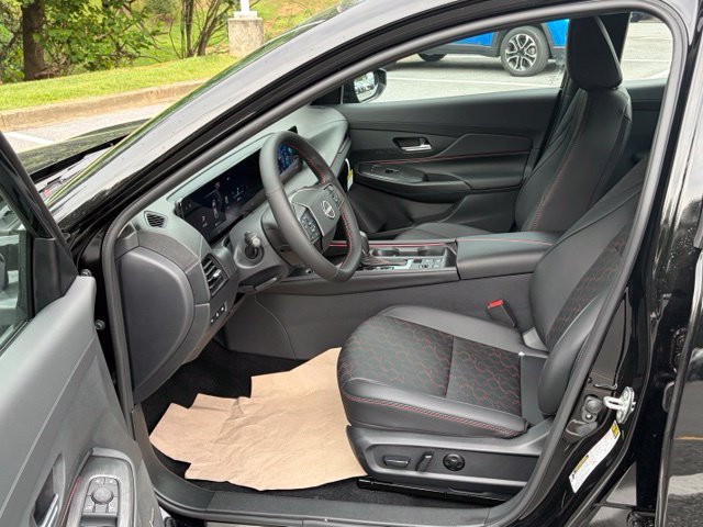 New 2027 Nissan Sentra SR w/ SR Premium Package FWD image 14