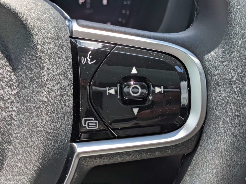 New 2026 Volvo XC60 B5 Plus w/ Protection Package Premier AWD/4WD image 29